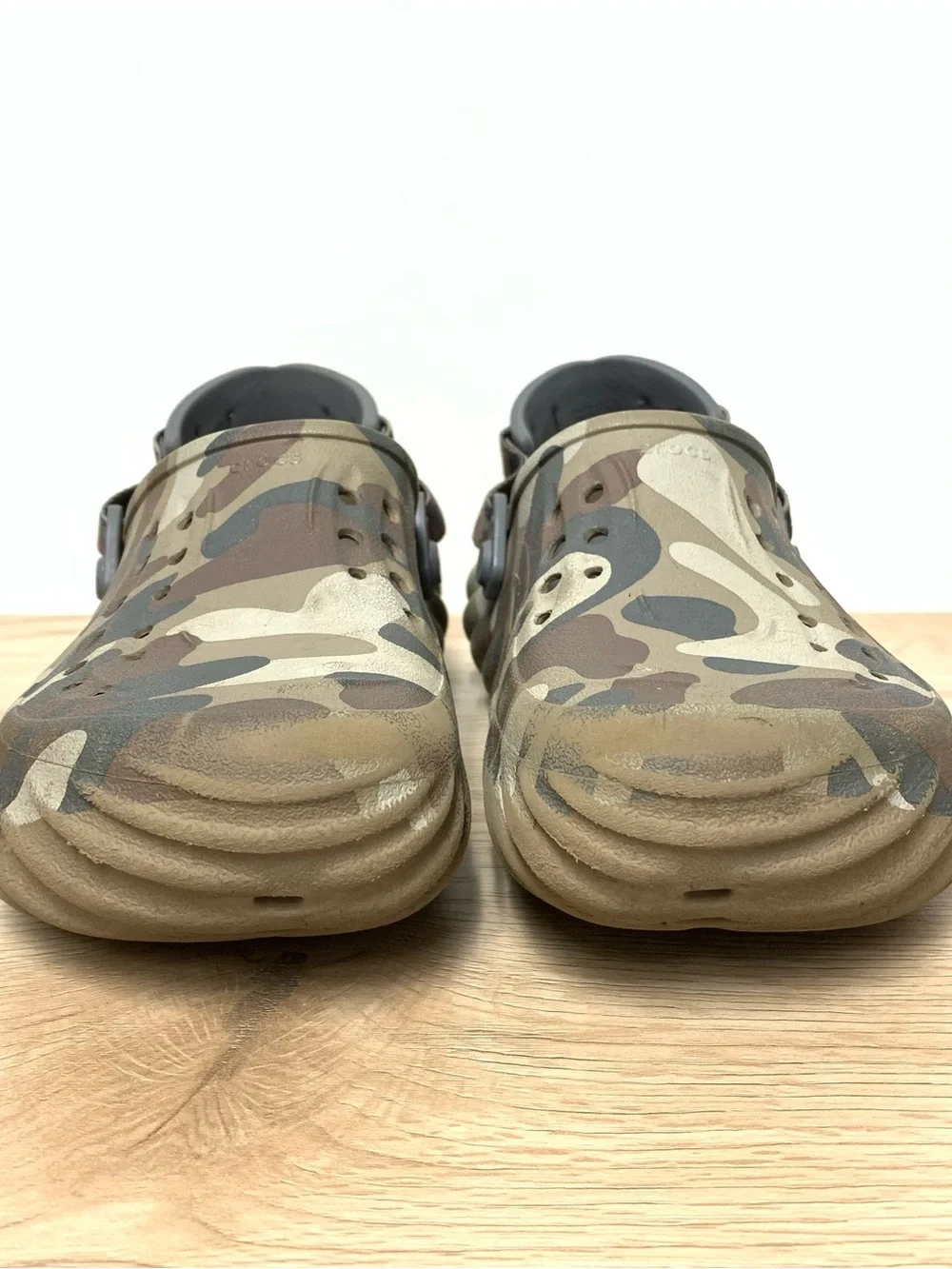 Crocs Echo Camo Redux Clog Shoes Mens 7 Womens 9 Gray Tan Camouflage Scuffs